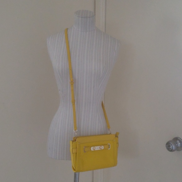 Coach Swagger Crossbody Clutch - Picture 1 of 6